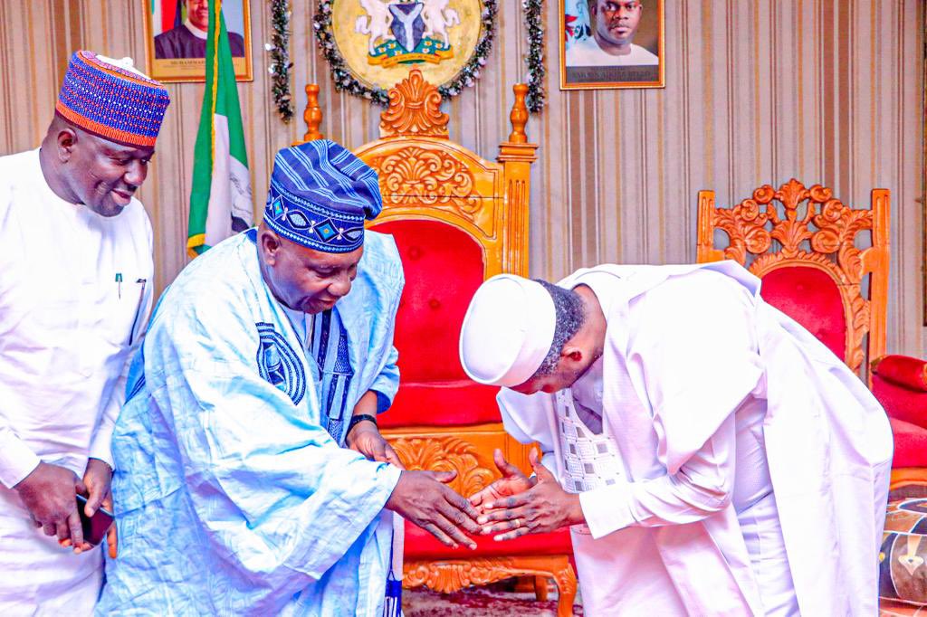 ed_onoja's tweet photo. Courtesy visit to His Royal Majesty, Oba Solomon Dele Owoniyi, The Obaro of Kabba.

Kábeyési, Ádupè. https://t.co/3sPya5hq7f
