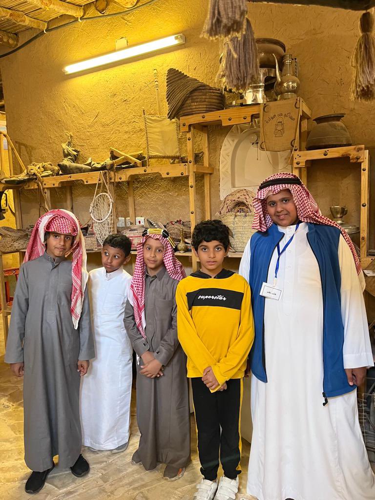 T_dilaam's tweet photo. زيارة عدد من الطلاب مدرسة أبي عبيدة عامر بن الجراح بالدلم بزيارة #قرية_الدلم_التراثية 
وشملت المتحف ، الركن الثقافي ، الحديقة ، النزل الريفية ، الديوانية . 
@MOCHeritage 
@Saudi_MT https://t.co/4ebD32Xzdr