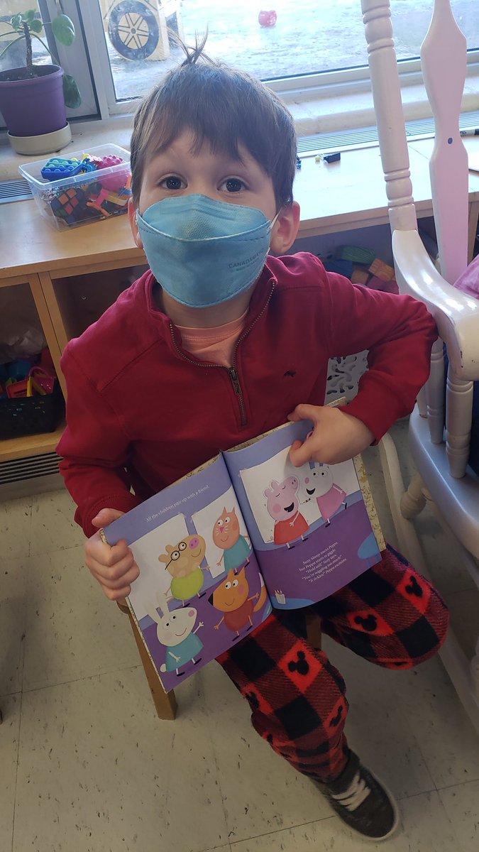 amisen114's tweet photo. Our ami du jour brought in a Peppa pig book about friendship day ❤ #classleader #Kindergarten2023 https://t.co/3IvcOMd5qS