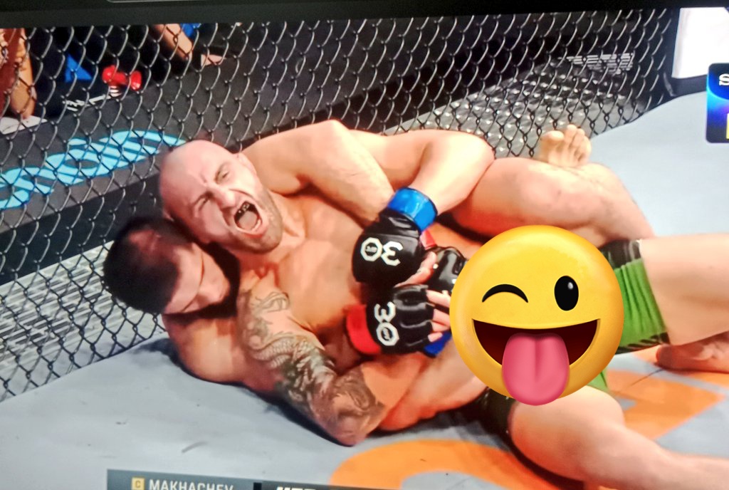 Abbasufc's tweet photo. @espnmma oOoOO 😜 what the f*** leave me hurry up #angry #Volkanovski #islam #UFC284 https://t.co/fPwq5VBSkd