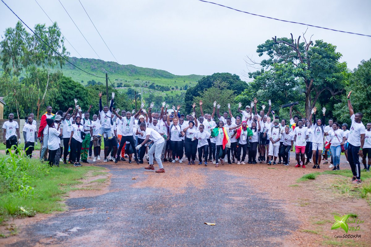 Kodir_Aremou's tweet image. Pour nous, les écologistes, la couleur de la Saint-Valentin est le Vert 💚💚.

Aujourd'hui ne déclarer pas que votre amour pour vos moitiés. 
Déclarer également votre amour à mère nature en faisant un geste écologique et en offrant des cadeaux écologiques.