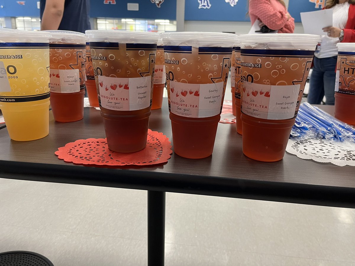 erinmcb89's tweet photo. We Absolute-TEA love our teachers at @FredRobertsMS! Thank you to HTeaO for sponsoring this sweet treat to our teachers! https://t.co/pBYngCLyvf