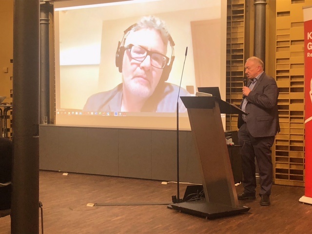 IsabellaMWeber's tweet photo. Yesterday, How China Escaped Shock Therapy won the Keynes Prize @KeynesGesellsc1. The speeches by @adam_tooze and @GustavAHorn moved me to tears. Thank you! https://t.co/GZhA14qQJ6