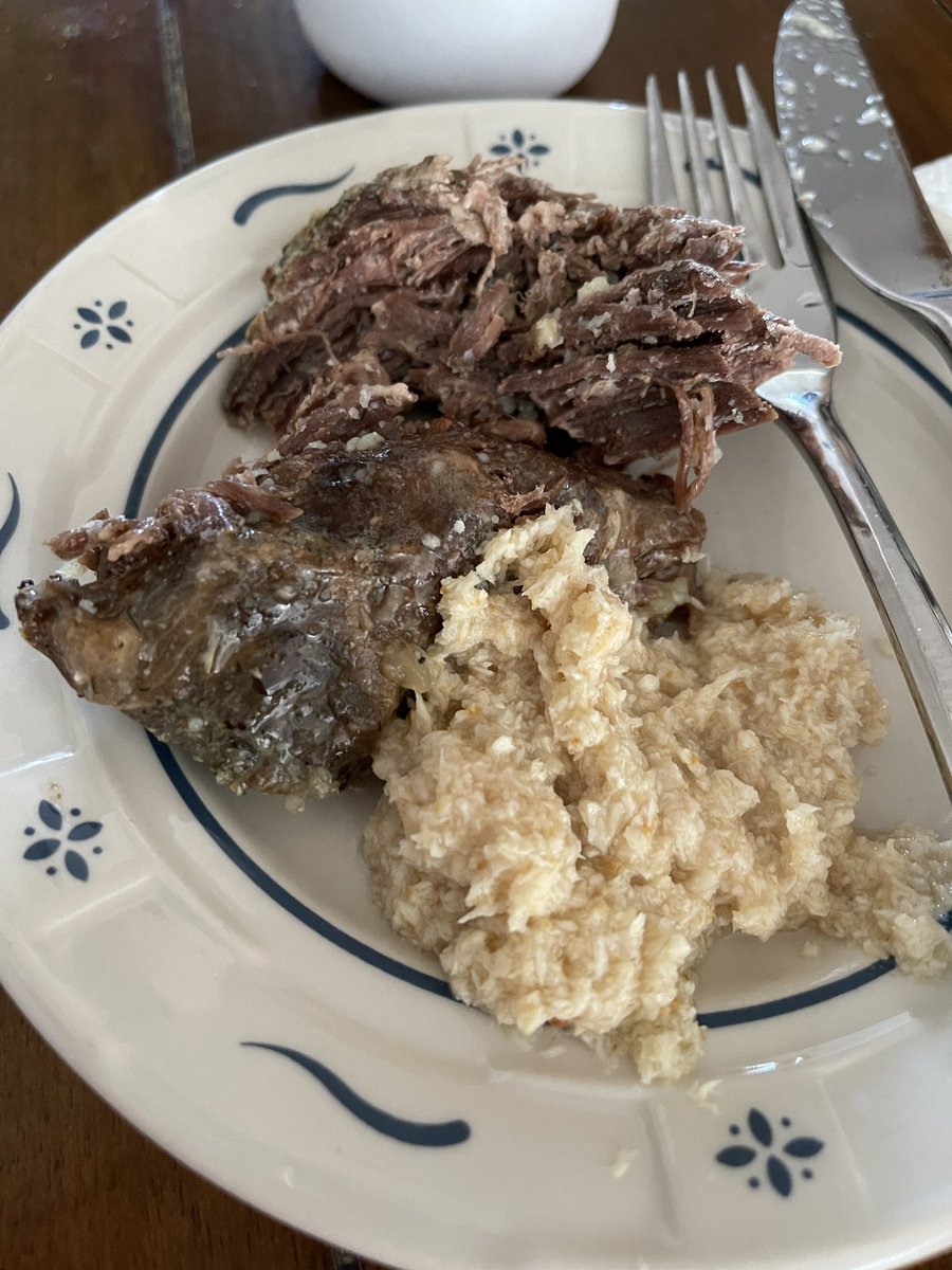 TrimpeChristine's tweet image. A lite, late lunch bcuz I’ll make dinner in a bit for the hubby❤️…but just had to share! Delicious cold chuck roast with horseradish 😋🙌🏻‼️ My #ketokitchen