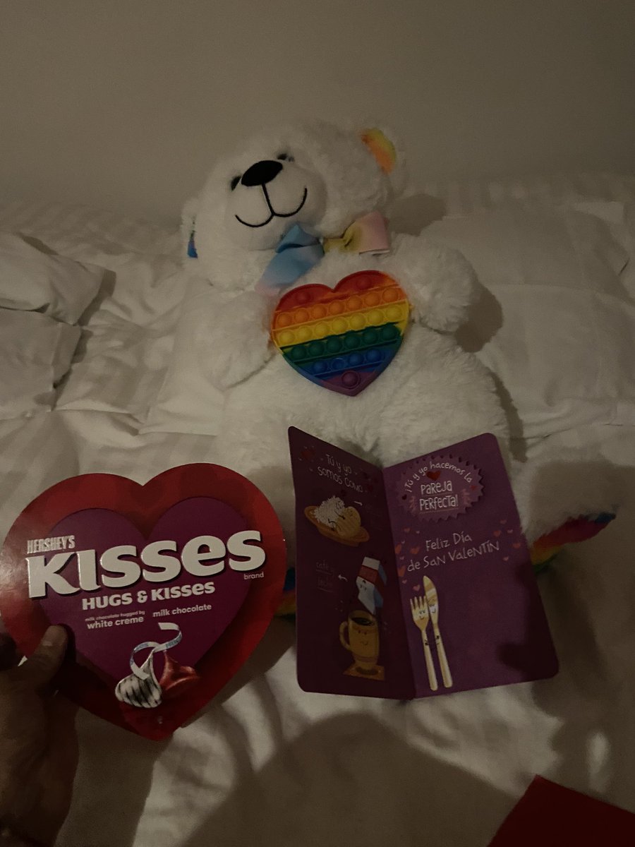 so_emotion's tweet photo. Ya les dieron su san Valentín ? Por qué a mi si 🙈🙈 https://t.co/wWDjiQQlUN