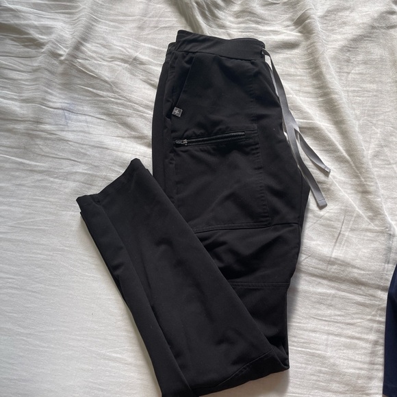 klassichic1's tweet photo. So good I had to share! Check out all the items I'm loving on @Poshmarkapp from @ExclusiveOz #poshmark #fashion #style #shopmycloset #figs #davidani #montanatunes: https://t.co/XtnJHnM4BE https://t.co/3FW8VLcjCq