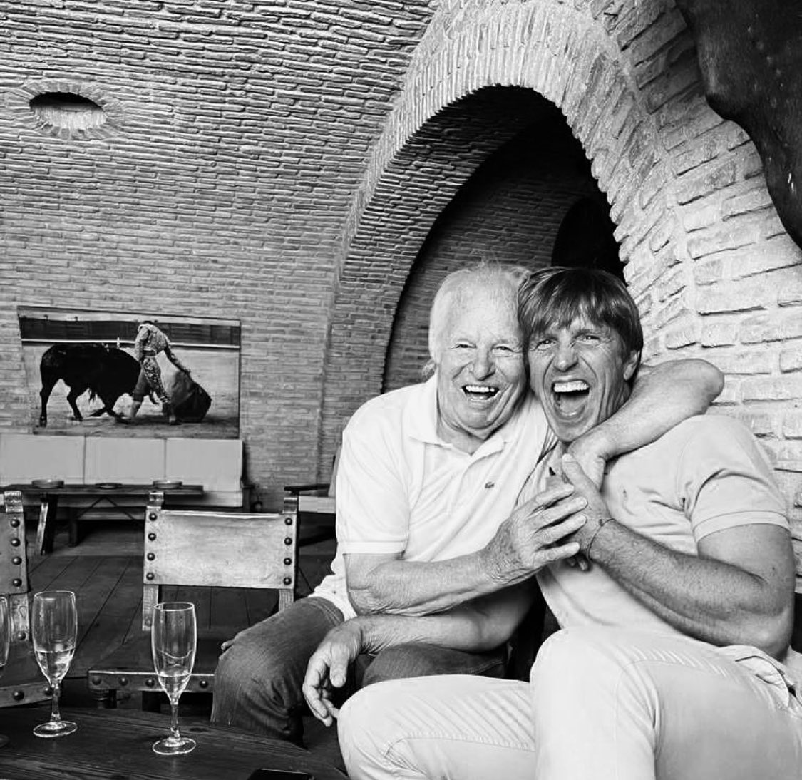 Es imposible no alegrarse al ver esta foto. 

"Si son capaces de ponerse de acuerdo rusos y americanos, como no van a ser capaces de ponerse de acuerdo dos toreros."