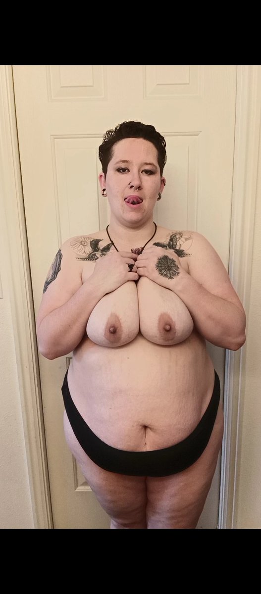 BBWShieldMaiden's tweet photo. Happy Valentine's Day 💌💝🌹🍫 And Happy Titty Tuesday 👅💦 More valentine content coming tonight but only to my OF. Link in bio 😉 https://t.co/xBJD8RaNT1