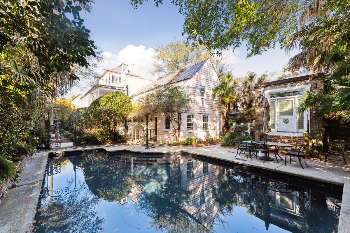 CarriageCHS's tweet photo. The George Keenan House. Circa 1812. Main house is a 3.5-story masonry home handsomely finished with south-facing double-tiered piazzas. Meticulously restored. Features private, gated parking, heated and cooled garage, Gardens, pool and pool house. https://t.co/tp6ujwJ5QU https://t.co/hUAXBdRSQP