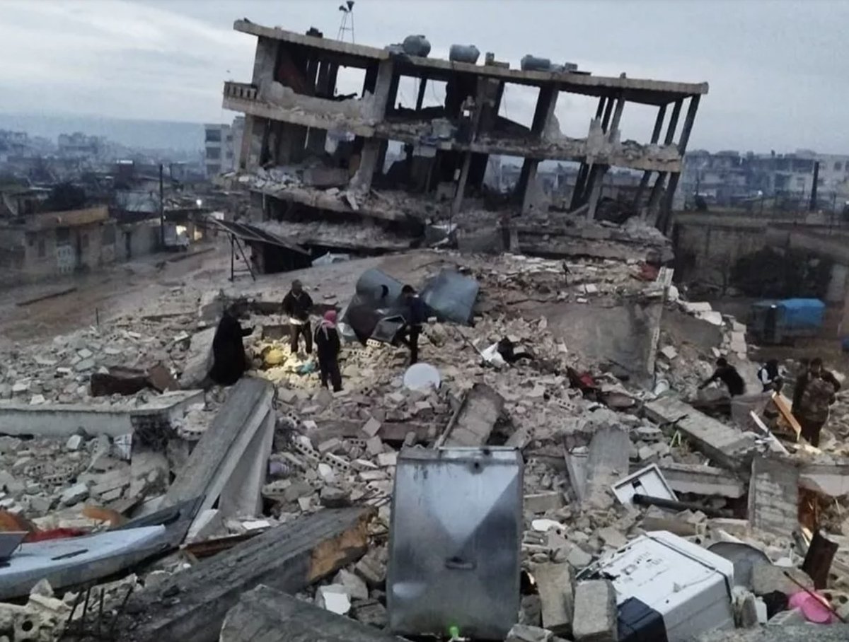 FONDAHER1's tweet photo. Face aux drames en #Syrie et en #Ukraine @FONDAHER1  double vos dons vers deux associations actives sur le terrain. Faites un don : https://t.co/HbPRs3wTxx https://t.co/i9n97qXve6