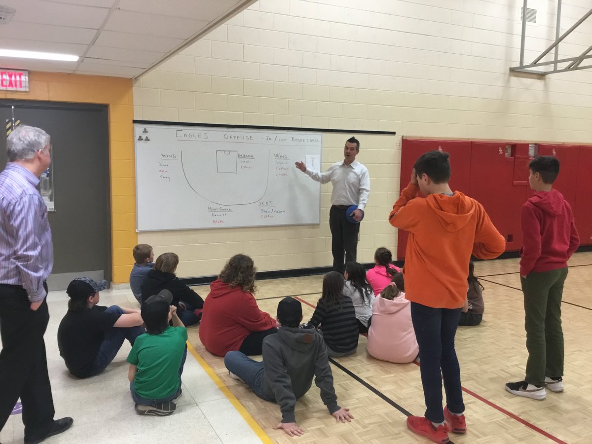 NorthEasthopePS's tweet photo. Our Jr. Basketball team had a pretty intense practice today! Looking forward to our Tournament on Feb. 23rd - hoping to bring home some hardware! @yourschools @opheacanada #goodluckeagles #intenseinstruction #coachlongstonisserious π¦
β€οΈπβοΈπ https://t.co/KXX1rXybmm