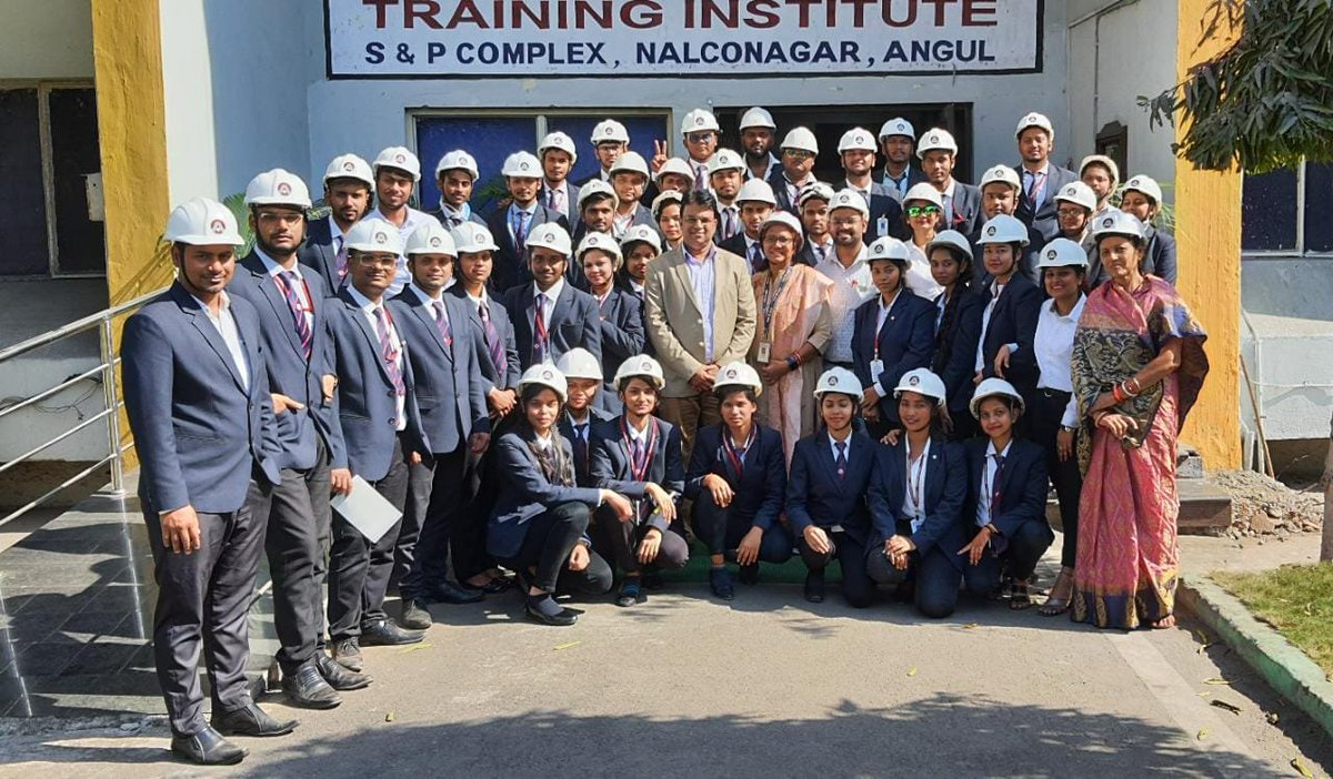 BccmBhubaneswar's tweet image. The students of PGDM had gone on their industrial visit to NACLO Smelter Plant, Angul on February 11,2023. 
#BCCM #BestManagementCollege #BestMBAInstitute #BestBschool #Bhubaneswar #Odisha #Education #PGDM #Admission #IndustrialTour