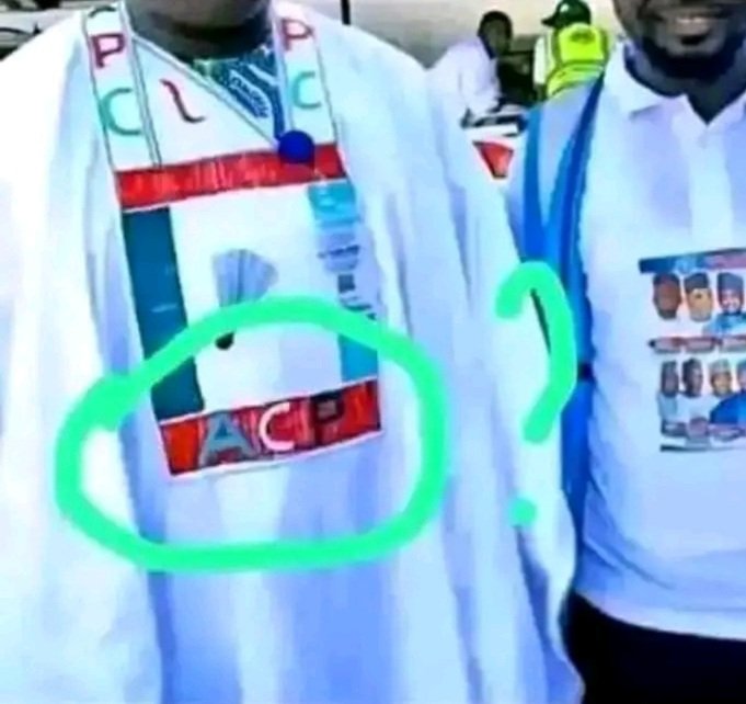 AwonJethro's tweet photo. 👇👇Did u see what I'm seeing?

 🤪😝😀😜😜Confusion 🤷🤷
UP PDP...
UP ATIKU-OKOWA 
#WE MOVE https://t.co/czUtusR0pE