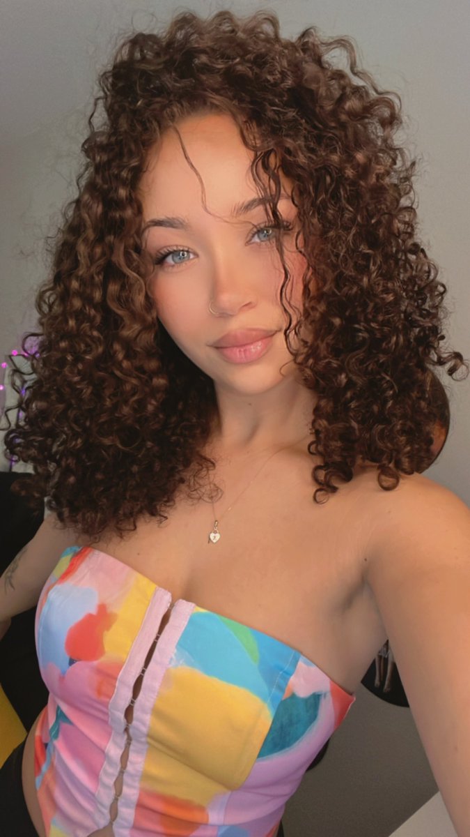 zoë 🌧️ tweet media