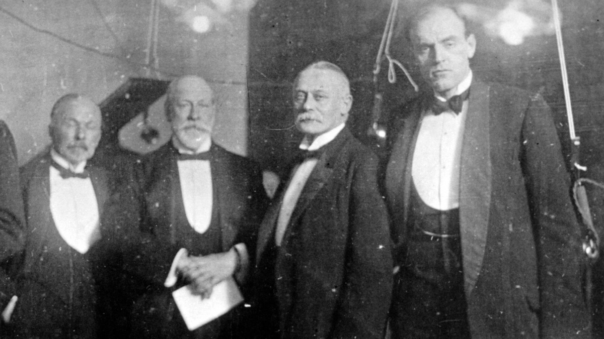 RadioWatcher's tweet image. The @BBC marks 100 years of broadcasting in Wales ow.ly/SjoF50MSfbf

#bbccymruwales #bbcradiowales #5wa #radiohistory #welshradio #broadcastingnews