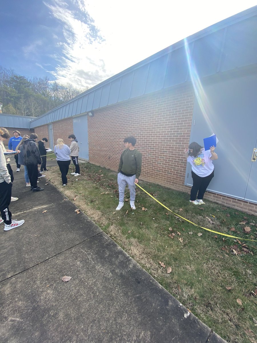 kimbunchcook's tweet photo. Advanced Criminal Justice students sketching a crime scene!! They’re coming for you!!
@JimmyMo06011794 @GreeneTechCtr @aaronflanary @kimbgass @JPJACOX https://t.co/jwMMqlxUA2