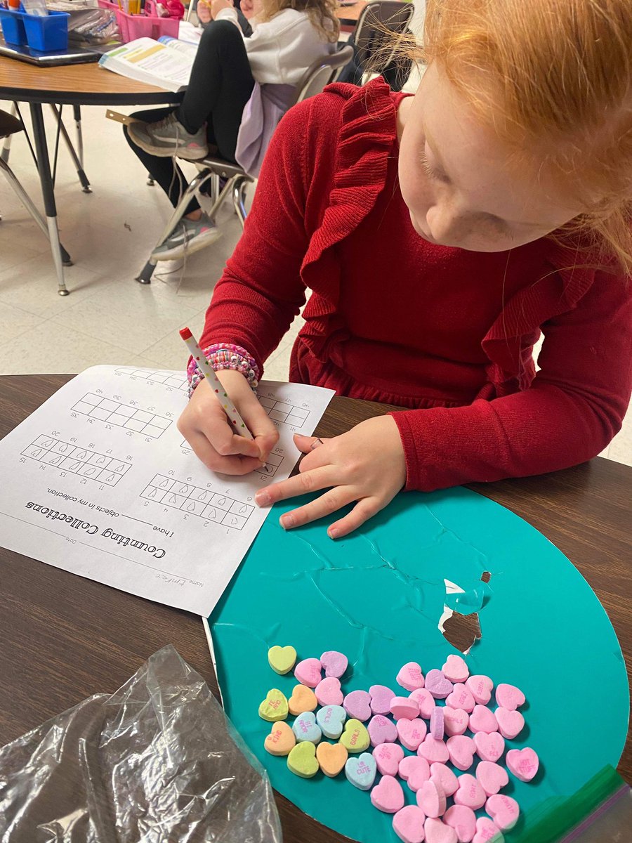 💜Conversation Hearts ❤️ Counting Collections in Ms. Mitchell’s room today! <a href="/MunfordElem/">Munford Elementary</a> <a href="/TCBOE/">Talladega Co Schools</a> <a href="/AMSTI_UM/">AMSTI_UM</a>