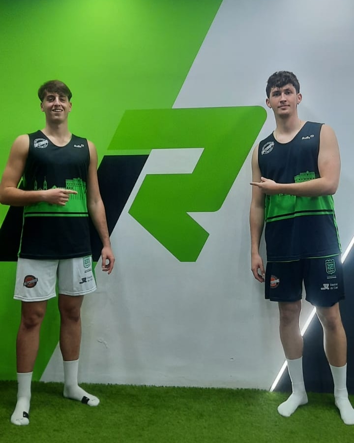 CBSFDO's tweet photo. Ya estamos disfrutando del acuerdo con @sportcenterjr. Aquí podemos ver a los #JonasBrothers 😏 Dani Escamilla y @carlosgoicoo1 en las instalaciones del Centro situado en el centro de nuestra ciudad.
No lo dudes, infórmate en su cuenta.🏋️‍♀️
💚🖤🏀 https://t.co/5ugnT2Nj14