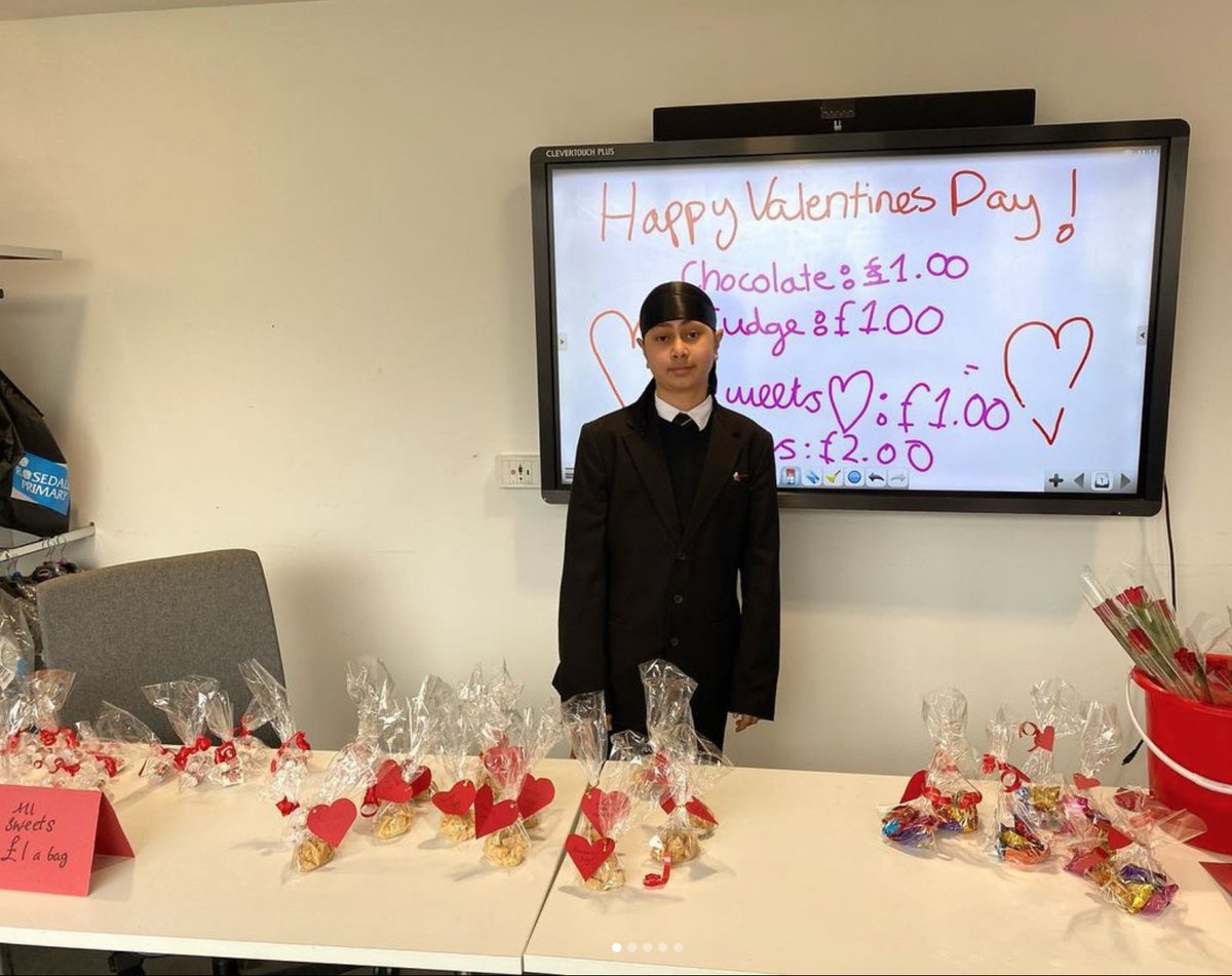 Rowens_Trust's tweet photo. Happy Valentine's Day! ❤️
Another top class entrepreneurial project overseen by our Business and Economics teachers at De Salis Studio College. Students have been engaging with real commercial zeal in using our pop up shop to sell Valentines Day items!
#valentinesday https://t.co/ozTCL3qbl9