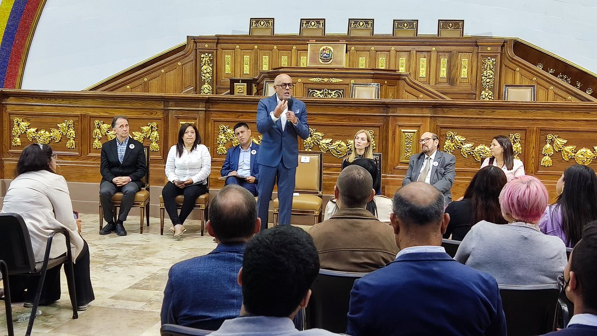 Asamblea_Ven's tweet photo. #14Feb || Presidente, diputado Jorge Rodríguez: 

"Nosotros seremos los interlocutores de las necesidades de todos ustedes. Lo que no se ve, se excluye". Son cada uno de ustedes los que definirán y harán que sea útil y cada vez más inclusiva está Ley". https://t.co/DEngguJOXu