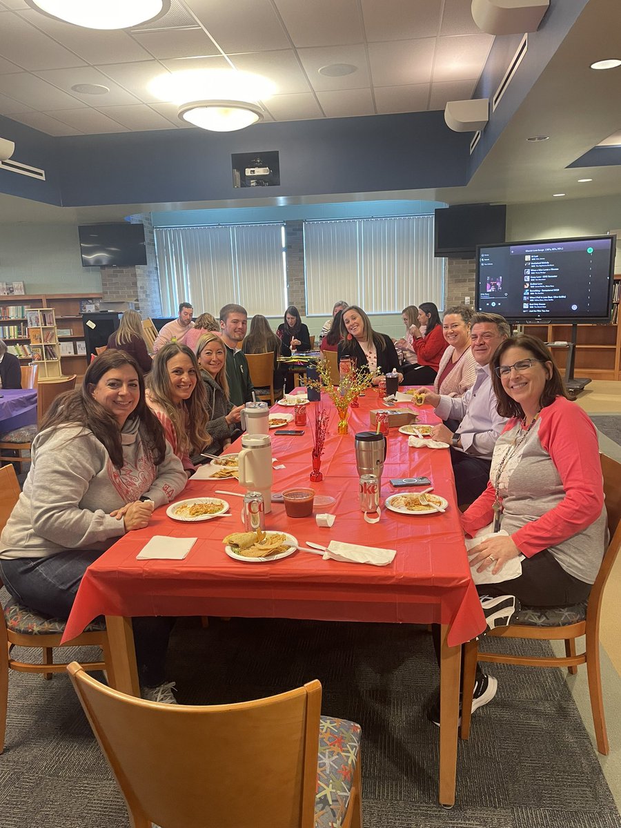 parenteauteach's tweet photo. Edison’s Annual Secret Pal was a success! Thanks everyone for participating and making someone feel special. I know I feel that way everyday because I work with the BEST! #edisonshines https://t.co/3wjwm6fKvw
