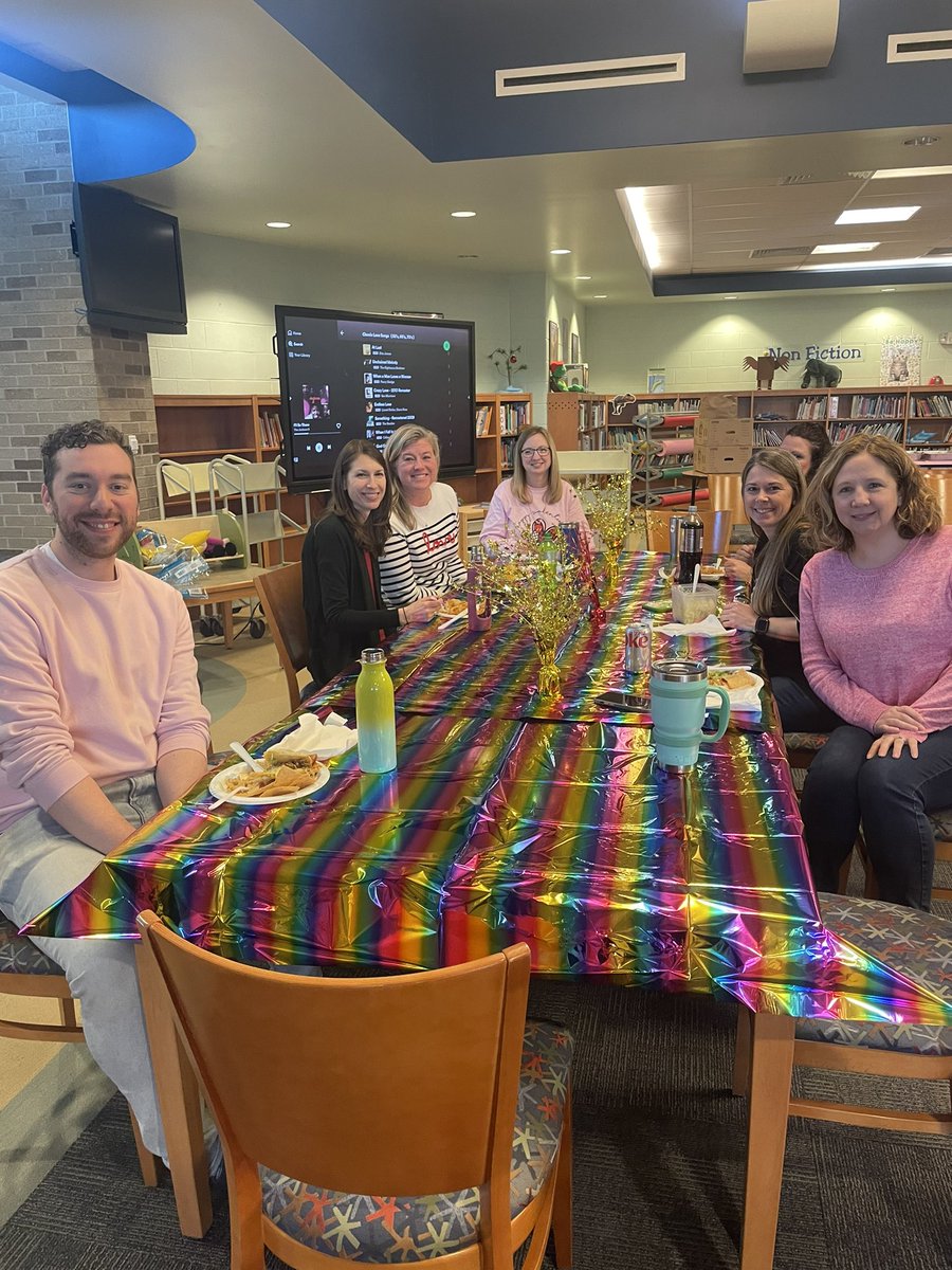parenteauteach's tweet photo. Edison’s Annual Secret Pal was a success! Thanks everyone for participating and making someone feel special. I know I feel that way everyday because I work with the BEST! #edisonshines https://t.co/3wjwm6fKvw