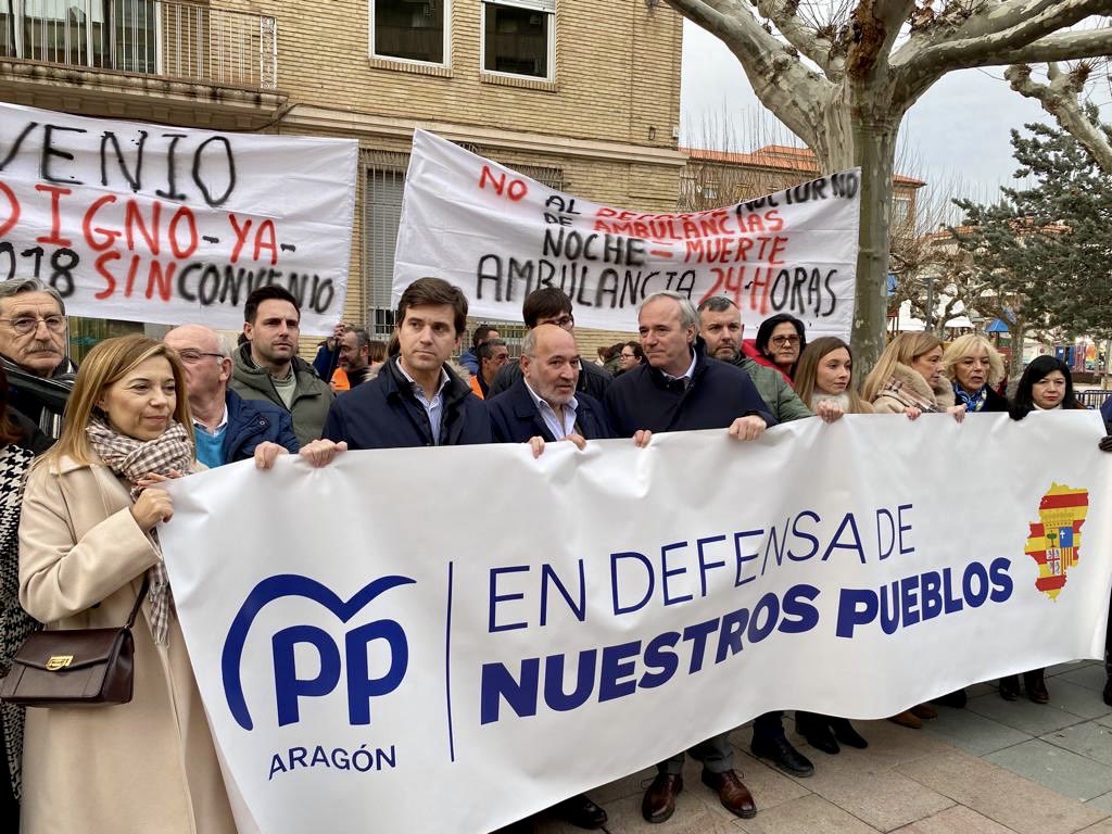 🔵 Los recortes del cuatripartito de Lambán al servicio de transporte sanitario es un grave ataque al medio rural. Hoy lo denunciamos en Calatayud.  

➡️ Nuestros municipios necesitan ambulancias las 24 horas del día. Me comprometo a que las tengan. #EnDefensaDeNuestrosPueblos