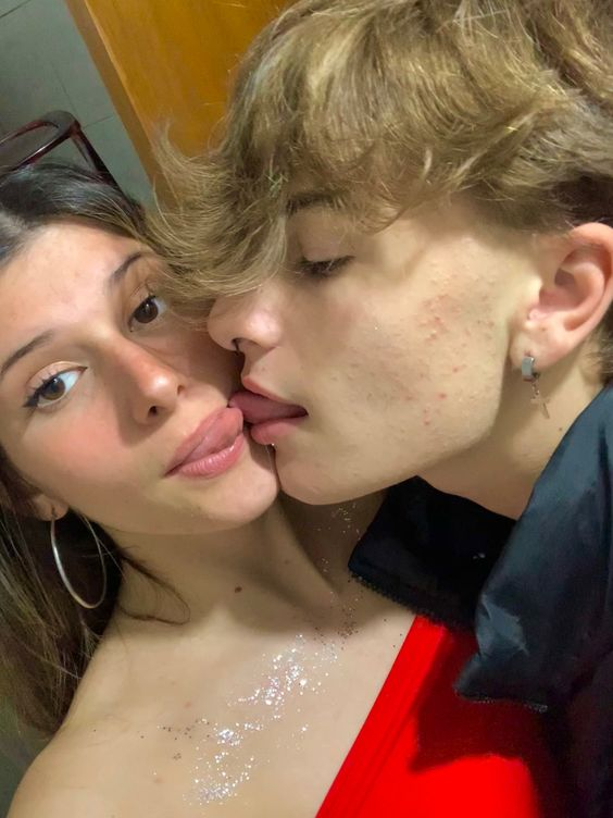 ainanielsenn's tweet photo. feliz dia de san valentin mi amor. https://t.co/ZfySu8vRYY