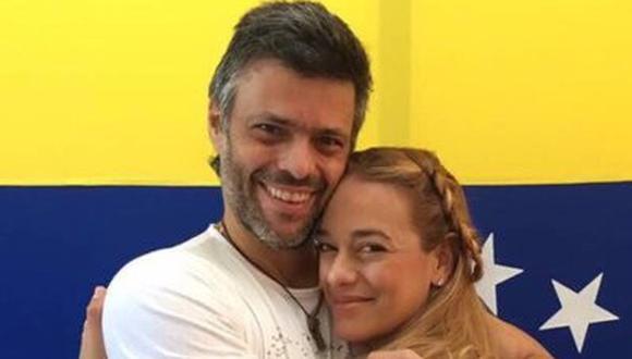 Ambos se decían tomando Champán... Tendremos el poder en nuestras manos, uno de nosotros será presidente. Se quedaron con las ganas aunque con los bolsillos llenos de $ del pueblo venezolano que moría de hambre. Un par de delincuentes de la nueva generación política.