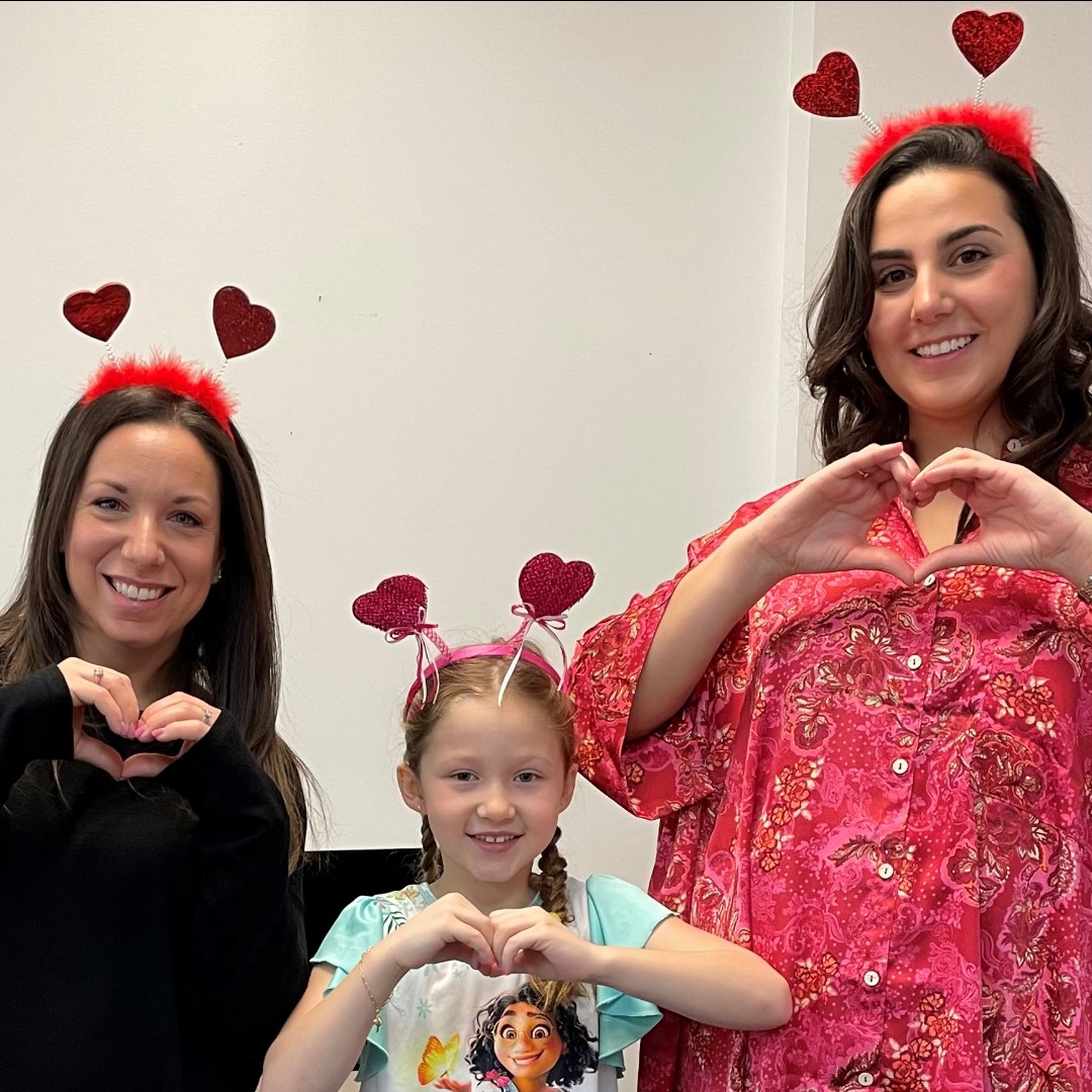 AppleMontSchool's tweet photo. #HappyValentinesDay, everyone! Today, we started the day with hearts, PJs, and breakfast! Yummy pink bagels and yogurt parfaits!
💟 https://t.co/sBjxz485WV