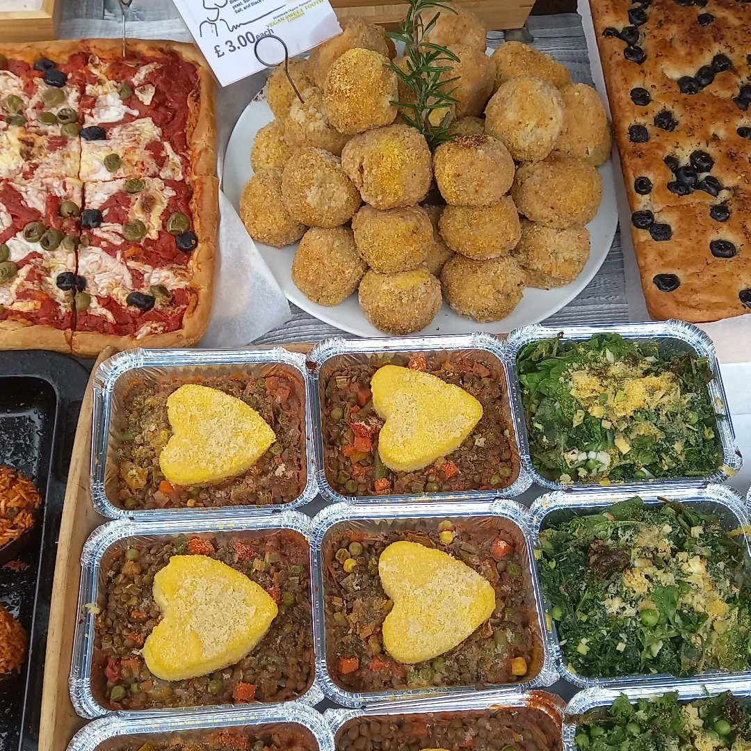 Jimbobwoo's tweet photo. Happy Valentine's #VeganHour &amp; beyond 💚 Hope everyone is well 💚 Went to a #vegan market last weekend 💚 Apologies in advance for the drooling 💚 Amazing stall holders &amp; wonderful people 💚
#VeganForTheAnimals #veganfood #veganmarket #veganism https://t.co/fvuDvkKIjH