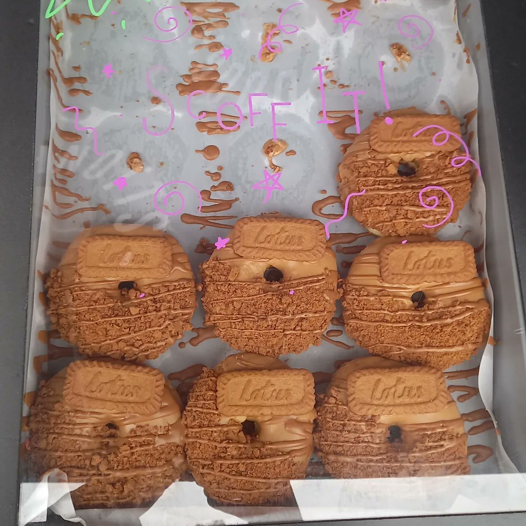 Jimbobwoo's tweet photo. #VeganHour delicious food to share 💚 Apologies in advance for the drooling 😂😂😂 I was on the come down the next day from too much cake....I know right, you lot all thought I could never get enough cake...nor did I 😂 Have a lovely evening 🙏💚🙏
#VeganForTheAnimals #veganfood https://t.co/LURxyalsVv