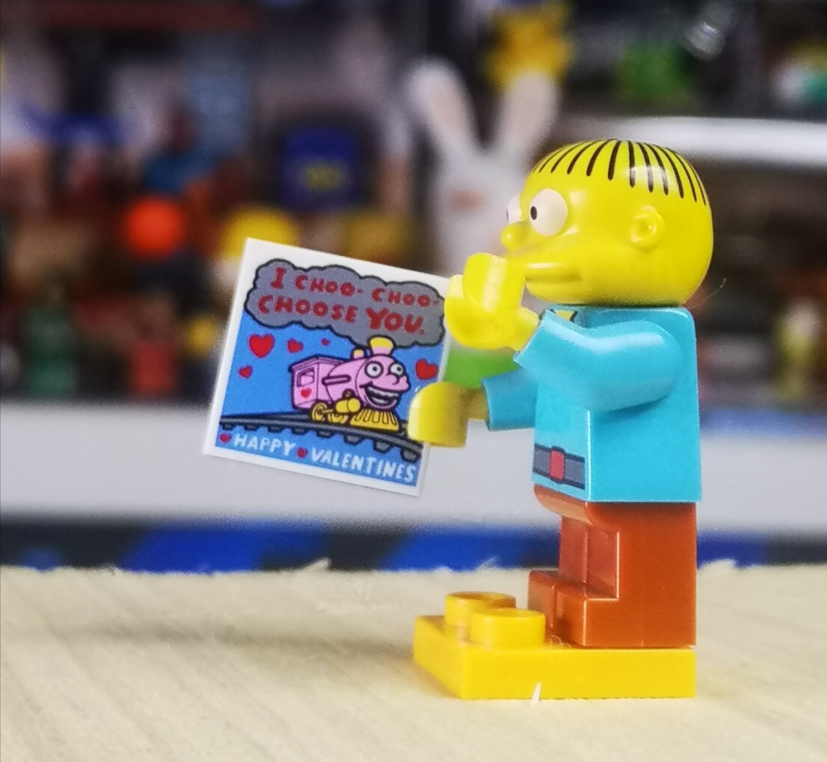 ChivaRaraGT's tweet photo. La chiva rara del día es este #LEGO
de #rafita conmemorando el día del cariño.

#TheSimpsons
#ValentinesDay #14DeFebrero #14february #DMDValentinesLoveLive https://t.co/wmkk0bKzZY