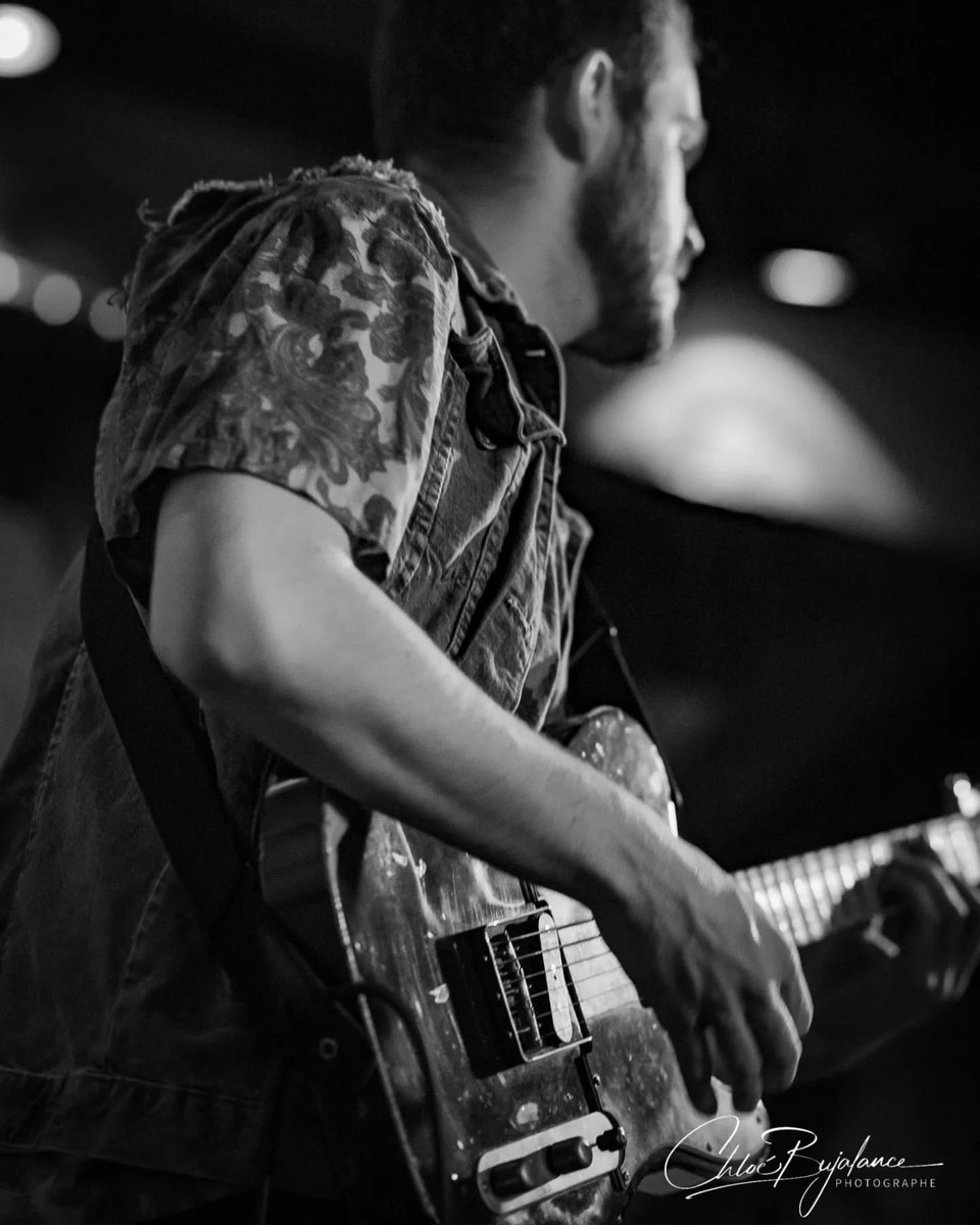 STEVENRAIN13's tweet image. Live with Lenny-K  King Size

 📸 @echo_pic 

#nashguitars #livemusic #fenderamp 🎸