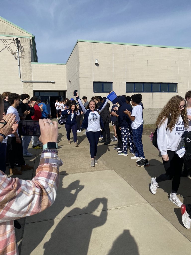 UHS_FCPS's tweet photo. Congratulations UHS Cheer!! Good luck at States tonight!! https://t.co/De2GsIeE8A