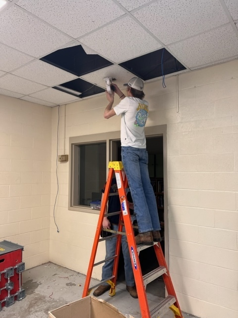 SCCIndiana's tweet photo. Electrical 1 & 2 were in full swing this Tuesday! From wiring up EXIT signs, switches and light fixtures to practicing motor control board skills!
#SCCexperience #SCClearn #SCCelectrical #tradeschool #electrical #teachingthefuture https://t.co/GBTrpxI0md