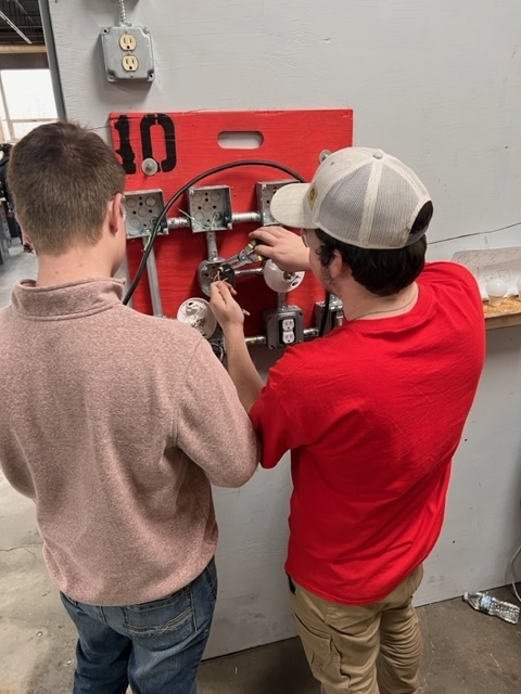 SCCIndiana's tweet photo. Electrical 1 & 2 were in full swing this Tuesday! From wiring up EXIT signs, switches and light fixtures to practicing motor control board skills!
#SCCexperience #SCClearn #SCCelectrical #tradeschool #electrical #teachingthefuture https://t.co/GBTrpxI0md