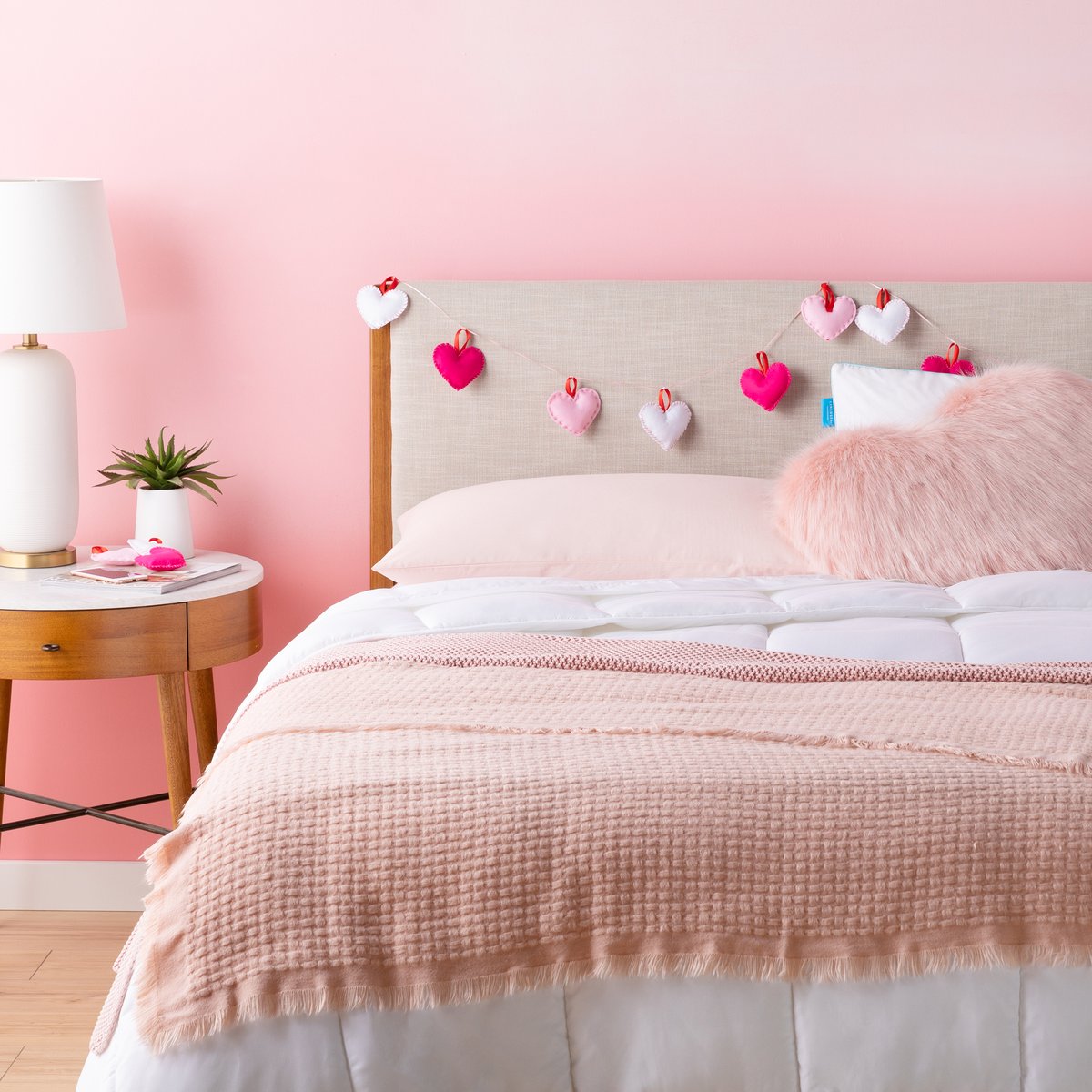 Linenspa's tweet photo. Roses are red, violets are blue, we'd rather stay in bed, and we bet you would too! Happy Valentine's Day Linenspa Fam! 🛏️💕 // #lifehappens #sleepitoff https://t.co/5YGReoOmim
