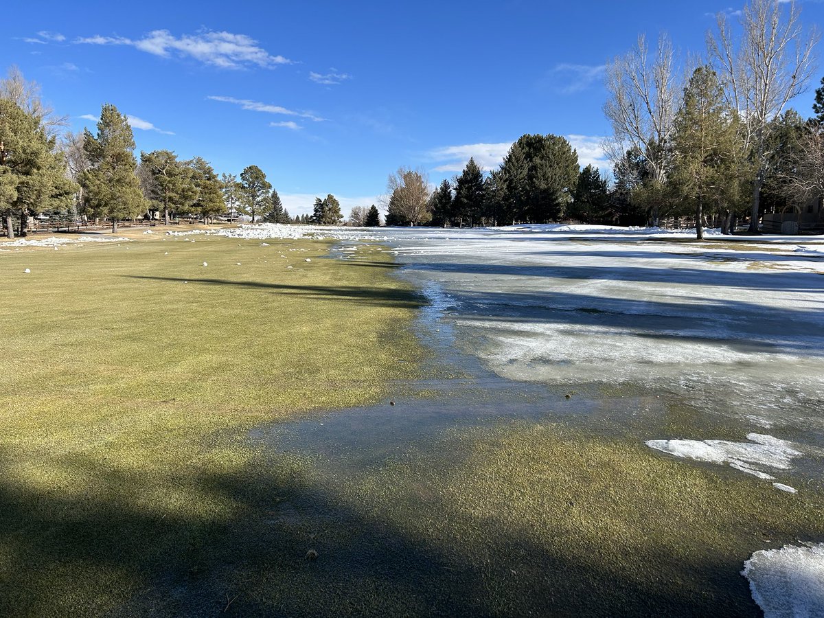 bouldergrounds's tweet image. Melting off fast.  Greens are clear, pushed snow out of the shade on fairways and tees and things are looking pretty good.  Need a little more time but the forecast says otherwise.