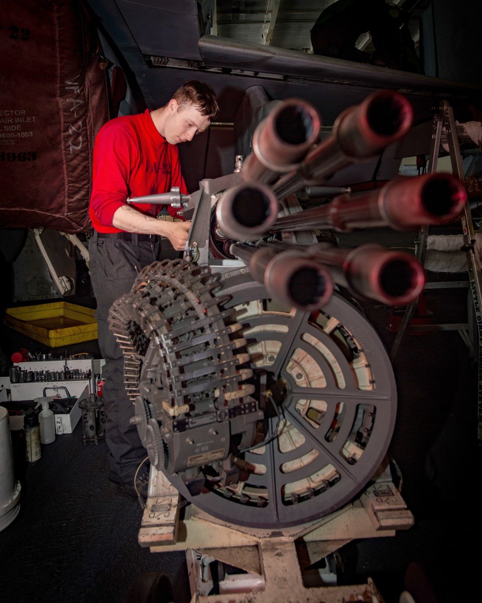 USNavy's tweet photo. #USNavy Photos of the Day:
1๏ธโฃ #USSNimitz @NimitzNews #FLTOPS and 2๏ธโฃ weapons maintenance in the South China Sea 3๏ธโฃ #USSAntietam #CG54 transits the Philippine Sea and 4๏ธโฃ @USMC #VBSS training aboard #USSMiguelKeith #ESB5 @US7thFleet, @INDOPACOM
๐ https://t.co/aZddB6hxYf https://t.co/4pGuqJiDRX