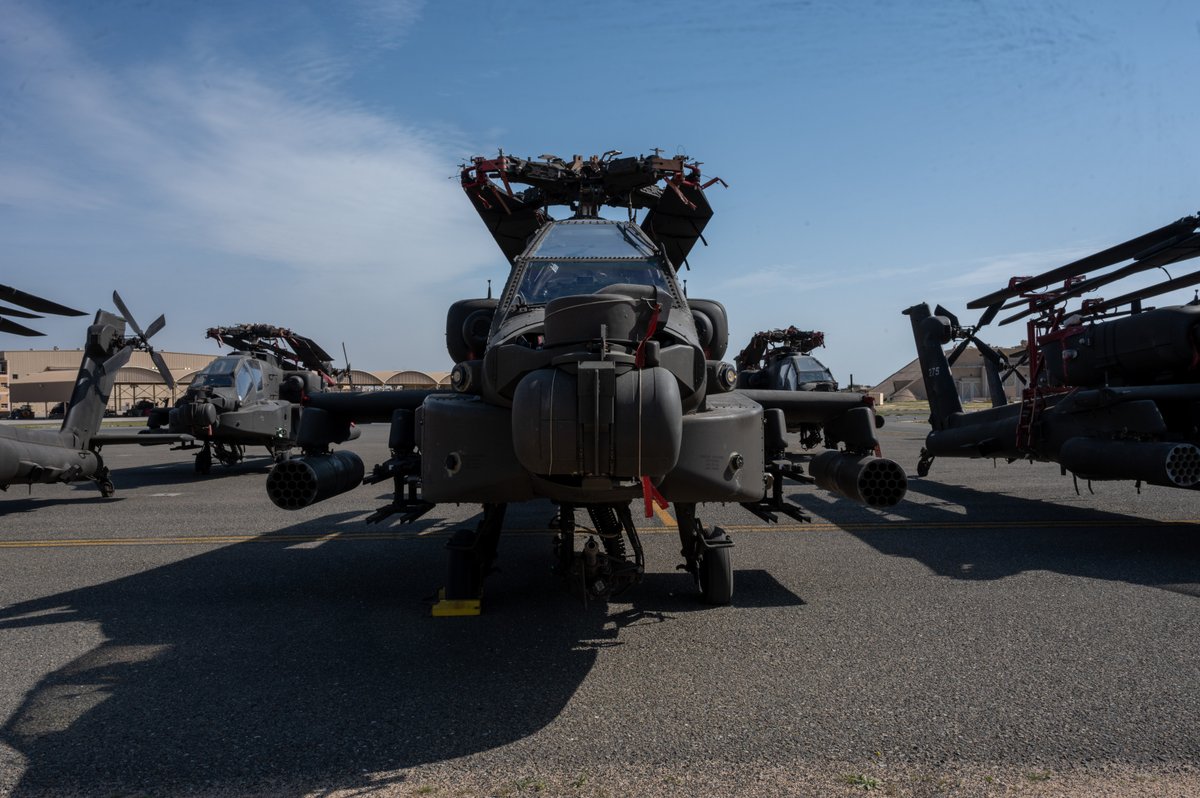 USAFCENT's tweet image. The Apaches have arrived!

@USArmy AH64 Apache helicopters are being processed at @386thAEW, Kuwait then moving further into the @CENTCOM area of responsibility to support the joint force

@usarmycentral #PartnerForStrength
#AH64 #Apache #MilitaryAviation #AliAlSalemAirBase