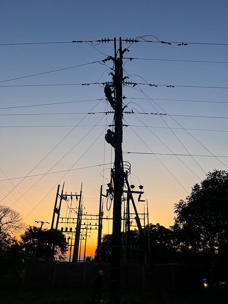 electrocaqueta's tweet photo. En ElectroCaquetá S.A. ESP trabajamos 24/7 para brindar un mejor servicio 🙌⚡ Hoy 14 de febrero, #DíaMundialdelaEnergía reafirmamos nuestro compromiso con el Departamento y con todos nuestros usuarios, de continuar generando desarrollo y calidad de vida 👏 https://t.co/MaGFu3m4Kf