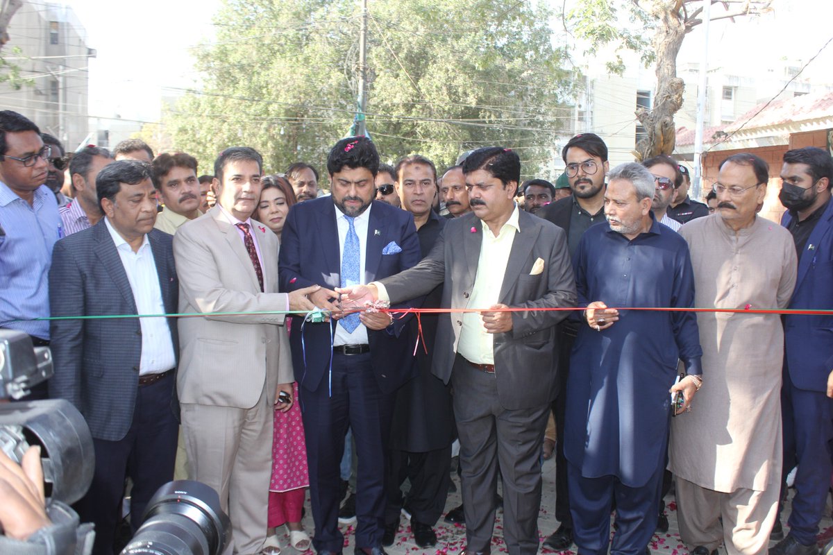 ShkMQM's tweet photo. Governor Sindh Kamran Tessori along with Administrator Karachi Dr Saif-ur-Rehman,District Administrator East Syed Shakeel Ahmed & Municipal Commissioner Fahim Khan inaugurated the landmark Flower Show at Bagh-e-Rizwan.
#DmcEast https://t.co/l0VNHOYN7q