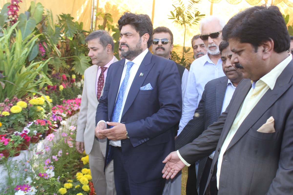 ShkMQM's tweet photo. Governor Sindh Kamran Tessori along with Administrator Karachi Dr Saif-ur-Rehman,District Administrator East Syed Shakeel Ahmed & Municipal Commissioner Fahim Khan inaugurated the landmark Flower Show at Bagh-e-Rizwan.
#DmcEast https://t.co/l0VNHOYN7q