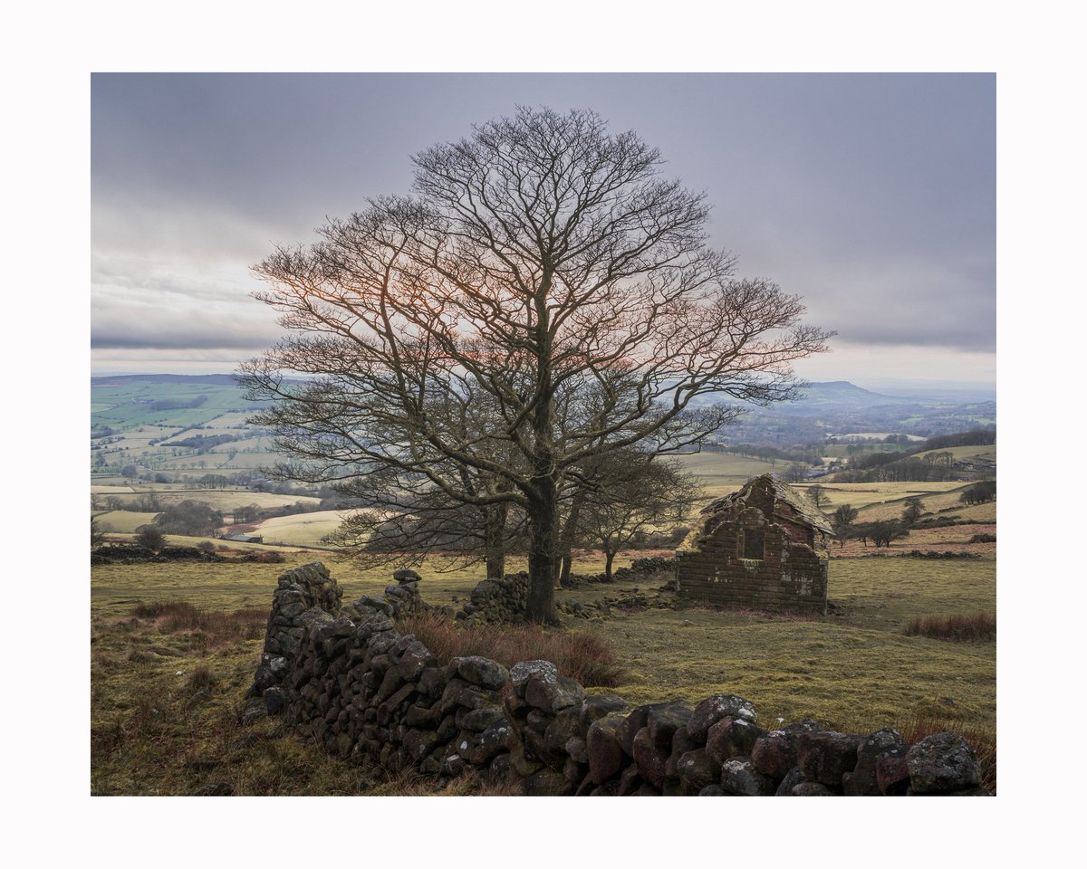 Testing this out from the other day. Certainly going back in Spring for sunset, but as for the composition, what's your thoughts? Done to death or every take is slightly different? 

#SonyAlpha #VisitPeakDistrict #PeakDistrictNationalPark #Photography #LandscapePhotography