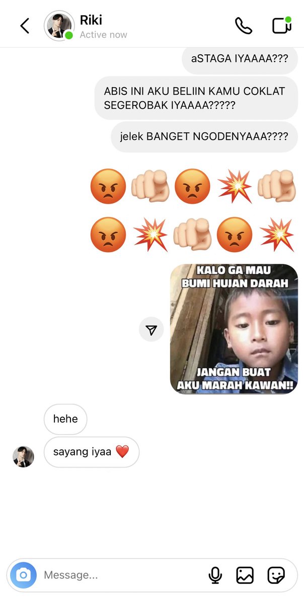 gardenishe's tweet photo. #ikiyaa ; si ngambek ngga dikasih coklat. https://t.co/pczhKzl5Bj