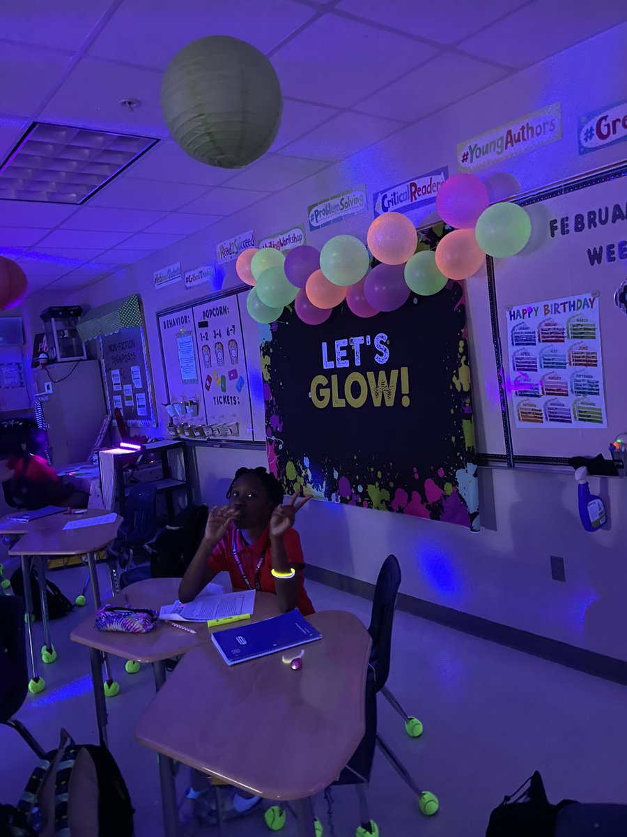 misspaller's tweet photo. Let love GLOW! Light-up poetry today for a special Valentine’s Day classroom transformation! @GGM_SOARS @collierschools @CCPS_SecELA #ValentinesDay #ccps #ggmsoar https://t.co/7TTugxkKQd