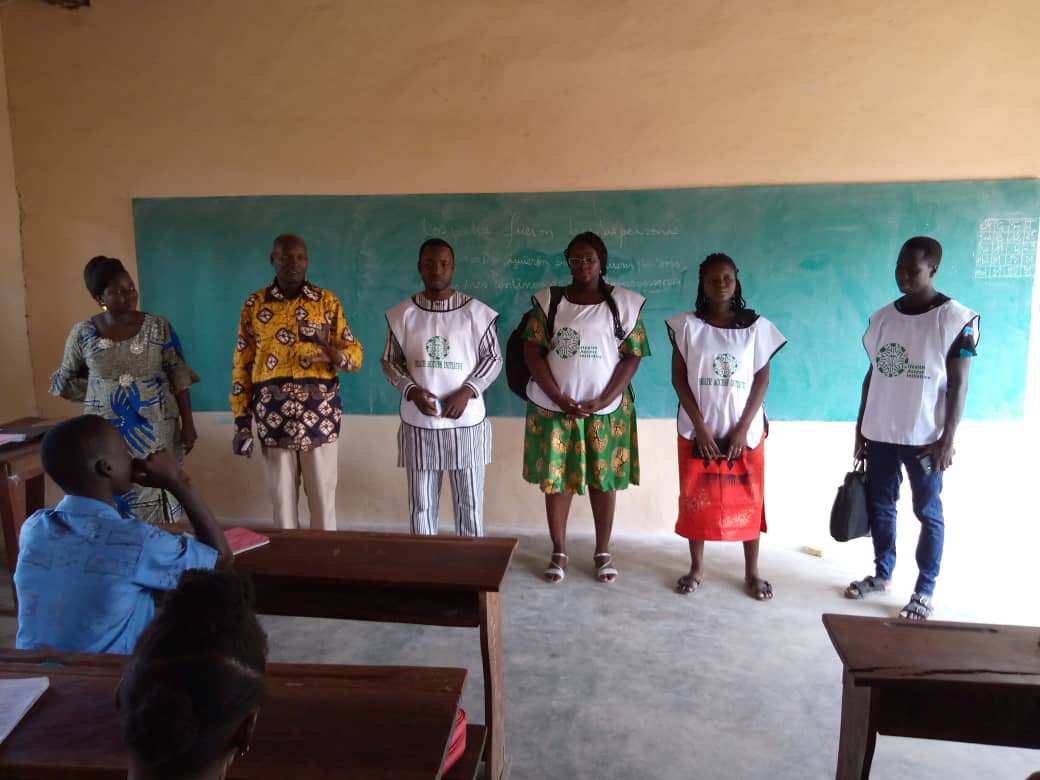 HAI_Benin's tweet photo. La #tournée de présentation du projet Confia se poursuit.
Ce projet d'écoute et de suivi des jeunes et adolescents, totalement #gratuit vise la #diminution du taux de #grossesses non désirées, baisse de l'incidence des #IST_MST et l'adoption des méthodes de #contraception.
#DSSR https://t.co/x2n73ch4YI