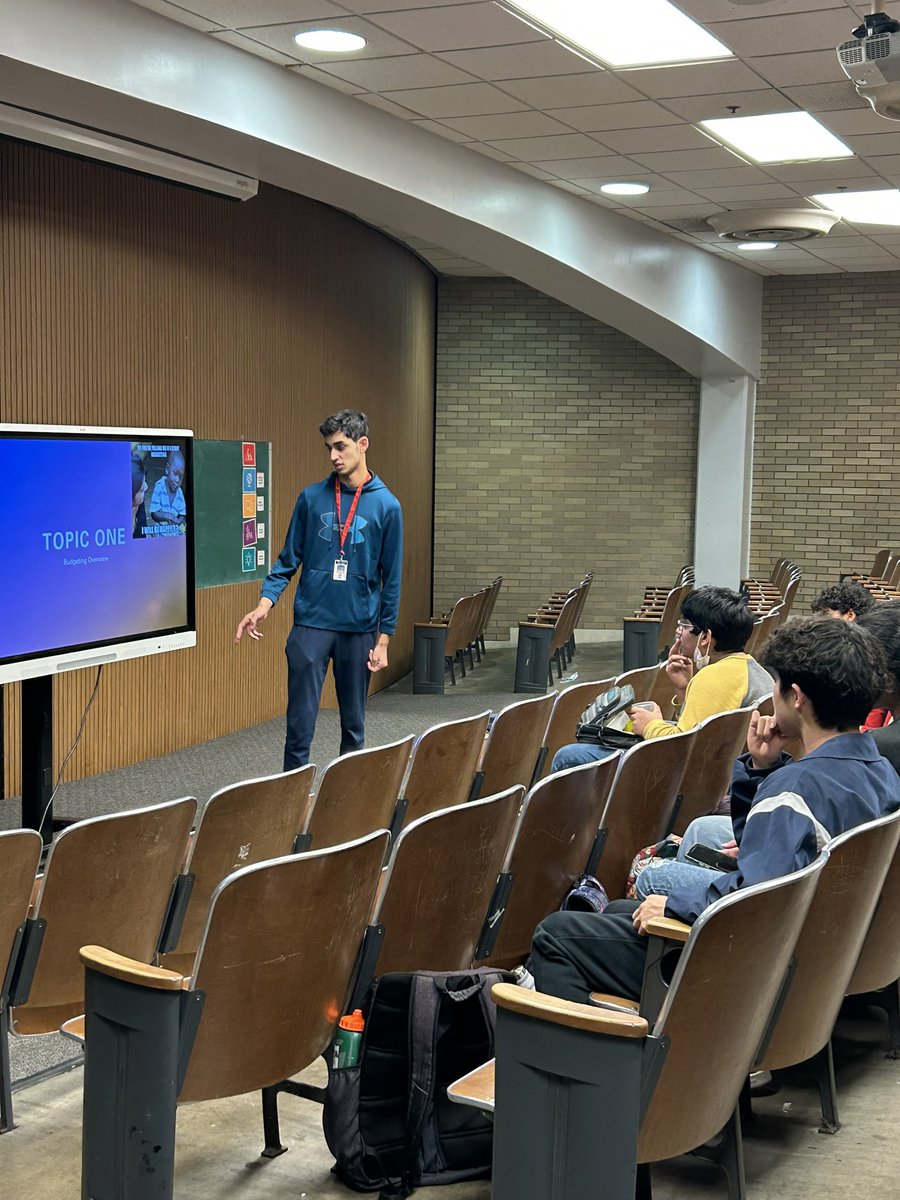 MeyzeekYSC's tweet photo. Meyzeek Financial Lit Seminar present by a former student that now attends Manuel and has started his own financial club.. It’s amazing to hear students who have a passion for finance and budgeting at such an early age! https://t.co/lbj83PAfe5