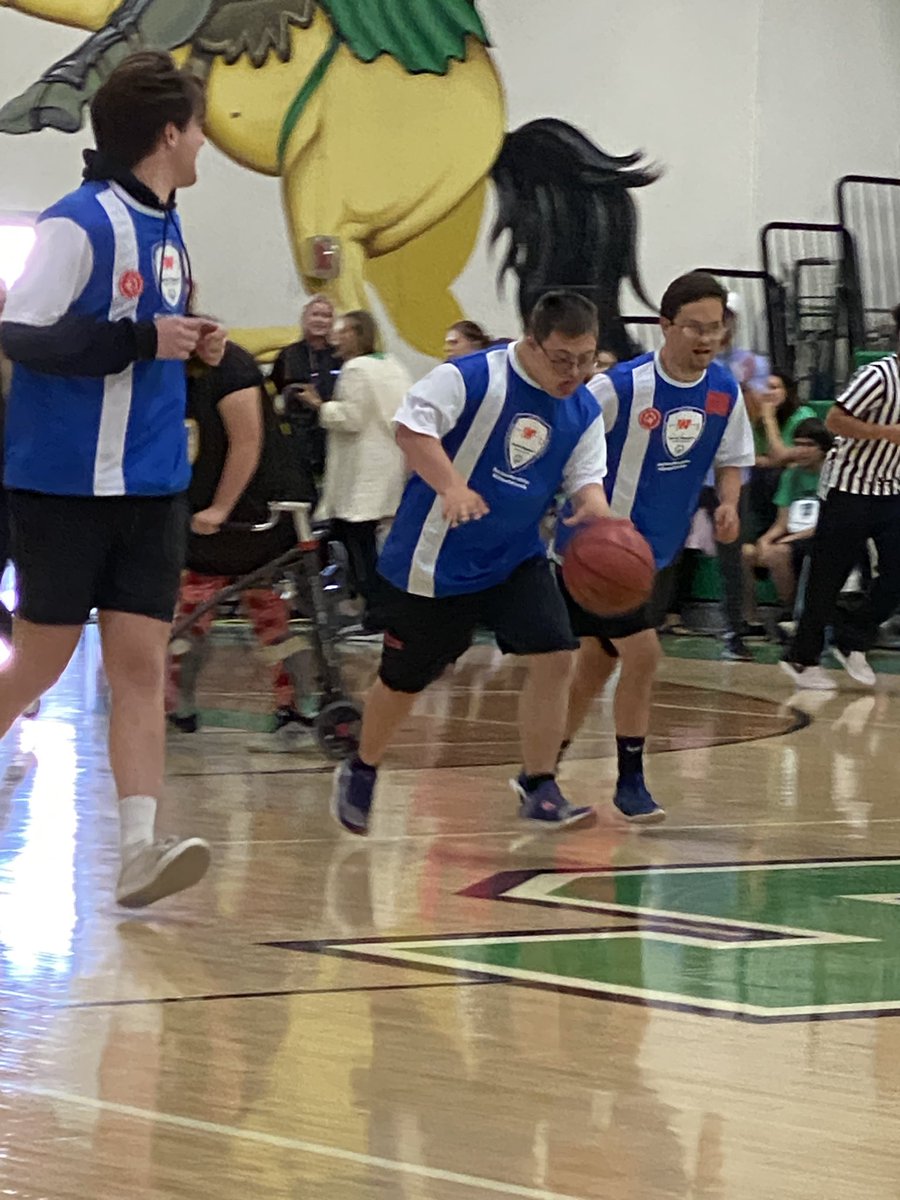 Mandy_Pollak6's tweet photo. It was an epic day in the CVUSD. Unified Sports basketball with @ThousandOaksHS, @WestlakeHS_CA and @NewburyParkHS teams. The energy was amazing in the gym today - fun, inclusive, all teams being cheered on throughout the crowd. A highlight of the year! 🤩 https://t.co/DSMjL79L3S